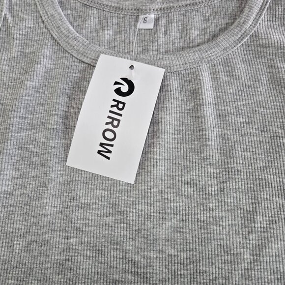 Gray Ribbed Sleeveless Fitted Tank Top - Small - Picture 2 of 4